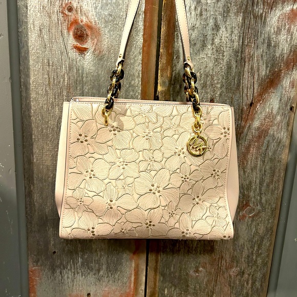 Beautiful Blush Pink Michael Kors Tote - Picture 1 of 12